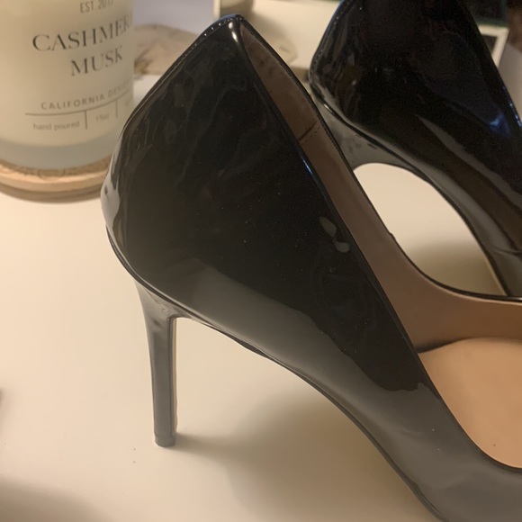 Black Patent leather pumps. - Picture 3 of 4